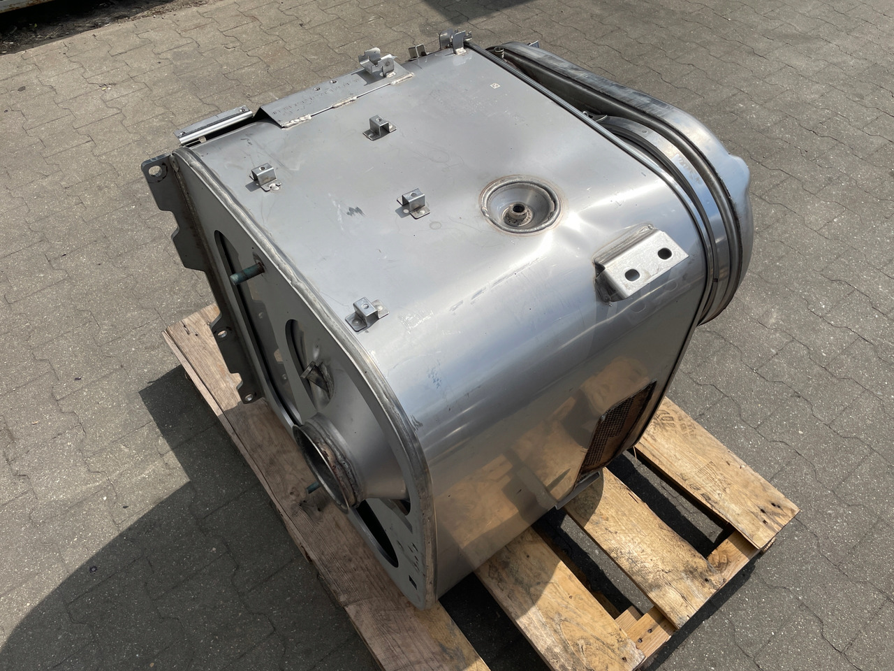 KATALIZATOR MAN TGX TGS EURO 6 DPF TŁUMIK WYDECH 81151036182 - Catalyseur pour Camion: photos 4 KATALIZATOR MAN TGX TGS EURO 6 DPF TŁUMIK WYDECH 81151036182 - Catalyseur pour Camion: photos 4