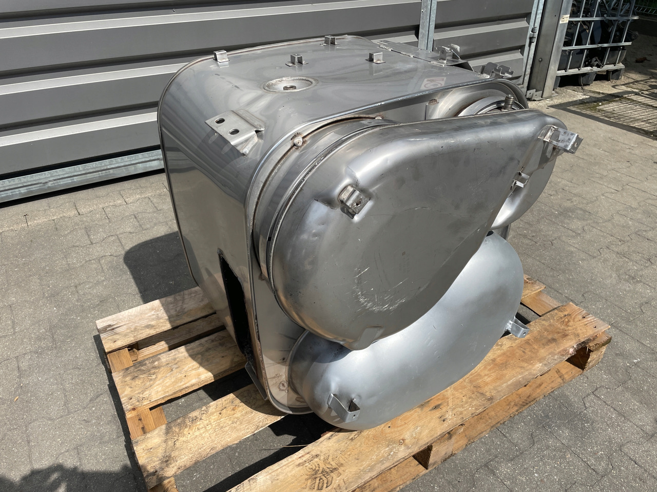 KATALIZATOR MAN TGX TGS EURO 6 DPF TŁUMIK WYDECH 81151036182 - Catalyseur pour Camion: photos 3 KATALIZATOR MAN TGX TGS EURO 6 DPF TŁUMIK WYDECH 81151036182 - Catalyseur pour Camion: photos 3