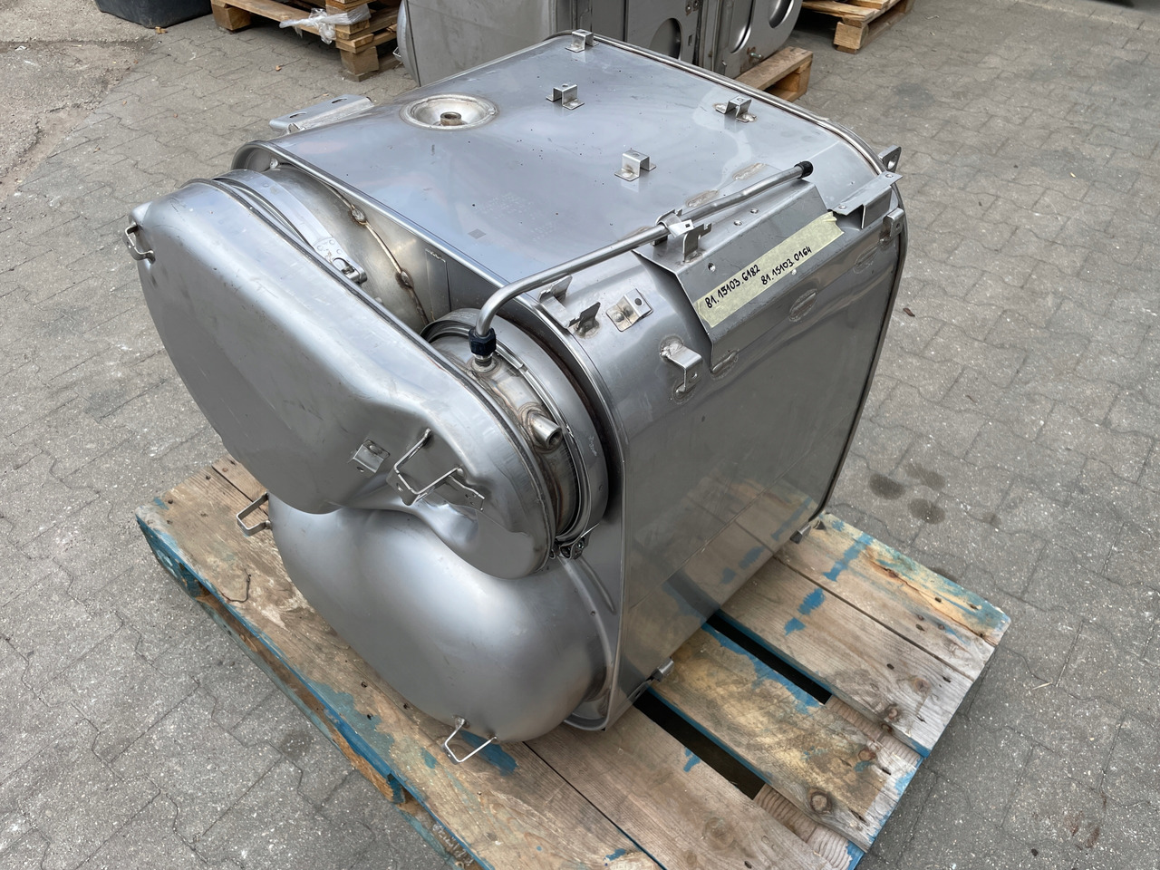 KATALIZATOR MAN TGX TGS EURO 6 DPF TŁUMIK WYDECH 81151036182 - Catalyseur pour Camion: photos 2 KATALIZATOR MAN TGX TGS EURO 6 DPF TŁUMIK WYDECH 81151036182 - Catalyseur pour Camion: photos 2