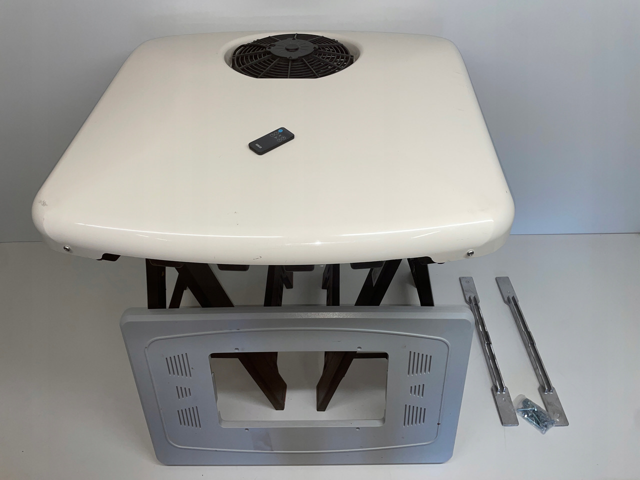 KLIMATYZACJA POSTOJOWA PILOT SLIMCOOL FACTORY PREP DAF SCANIA MC1507523 - Compresseur de climatisation pour Camion: photos 1 KLIMATYZACJA POSTOJOWA PILOT SLIMCOOL FACTORY PREP DAF SCANIA MC1507523 - Compresseur de climatisation pour Camion: photos 1