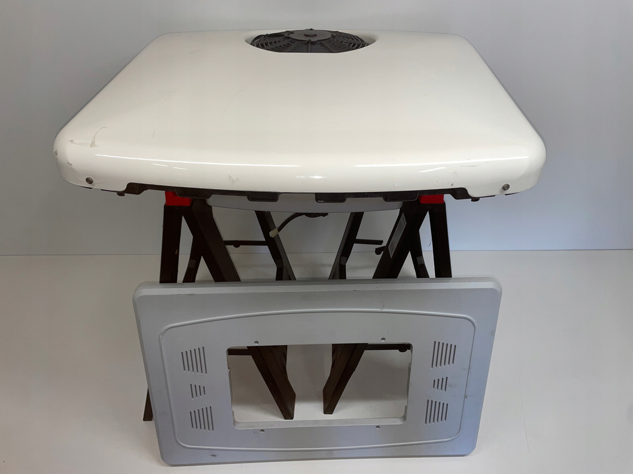 KLIMATYZACJA SLIMCOOL FACTORY PREP DAF MAN SCANIA - Compresseur de climatisation pour Camion: photos 1 KLIMATYZACJA SLIMCOOL FACTORY PREP DAF MAN SCANIA - Compresseur de climatisation pour Camion: photos 1