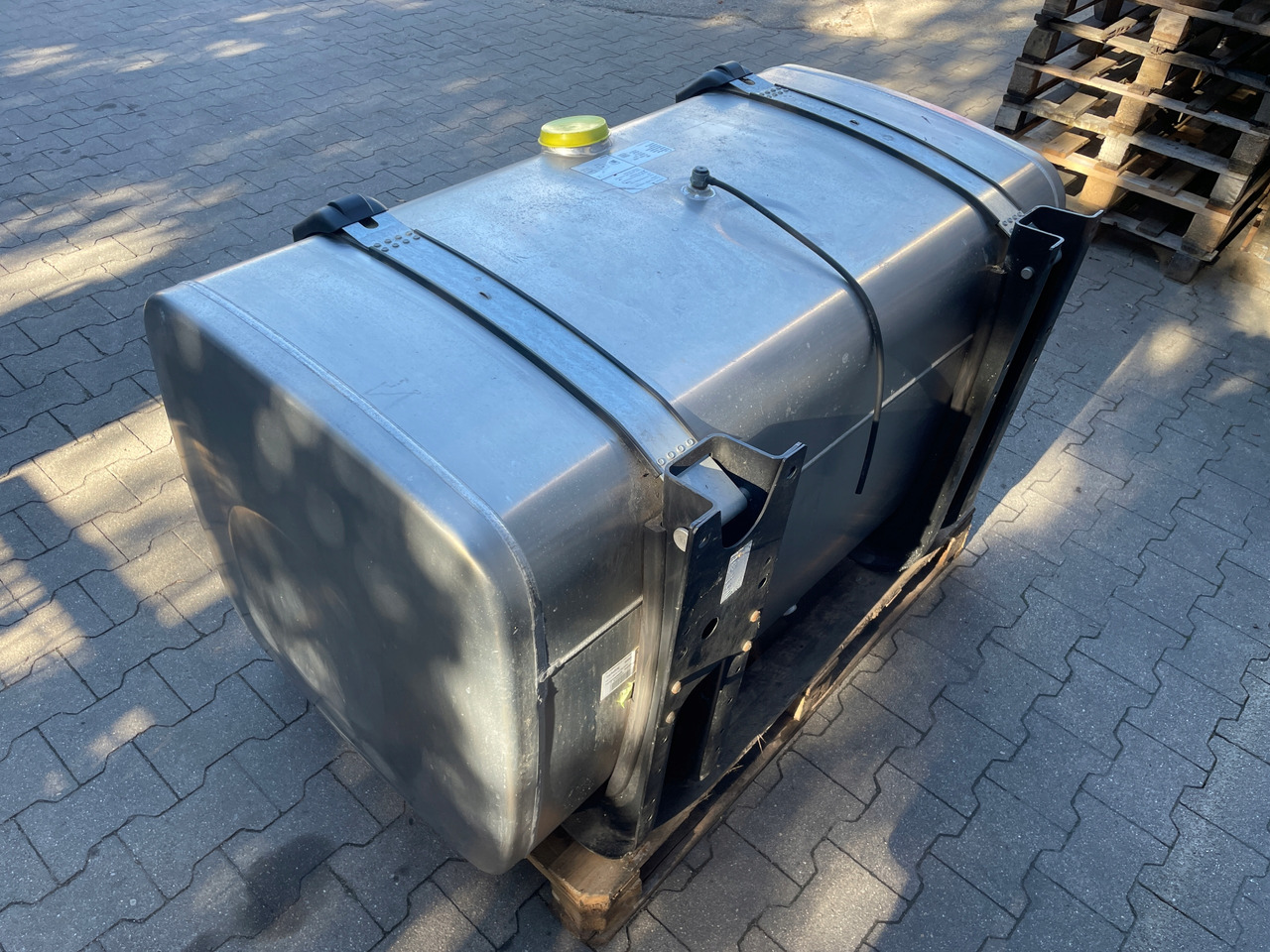 KOMPLETNY ZBIORNIK PALIWA MAN TGX TGS 580 L 81122016936 - Réservoir de carburant pour Camion: photos 5 KOMPLETNY ZBIORNIK PALIWA MAN TGX TGS 580 L 81122016936 - Réservoir de carburant pour Camion: photos 5