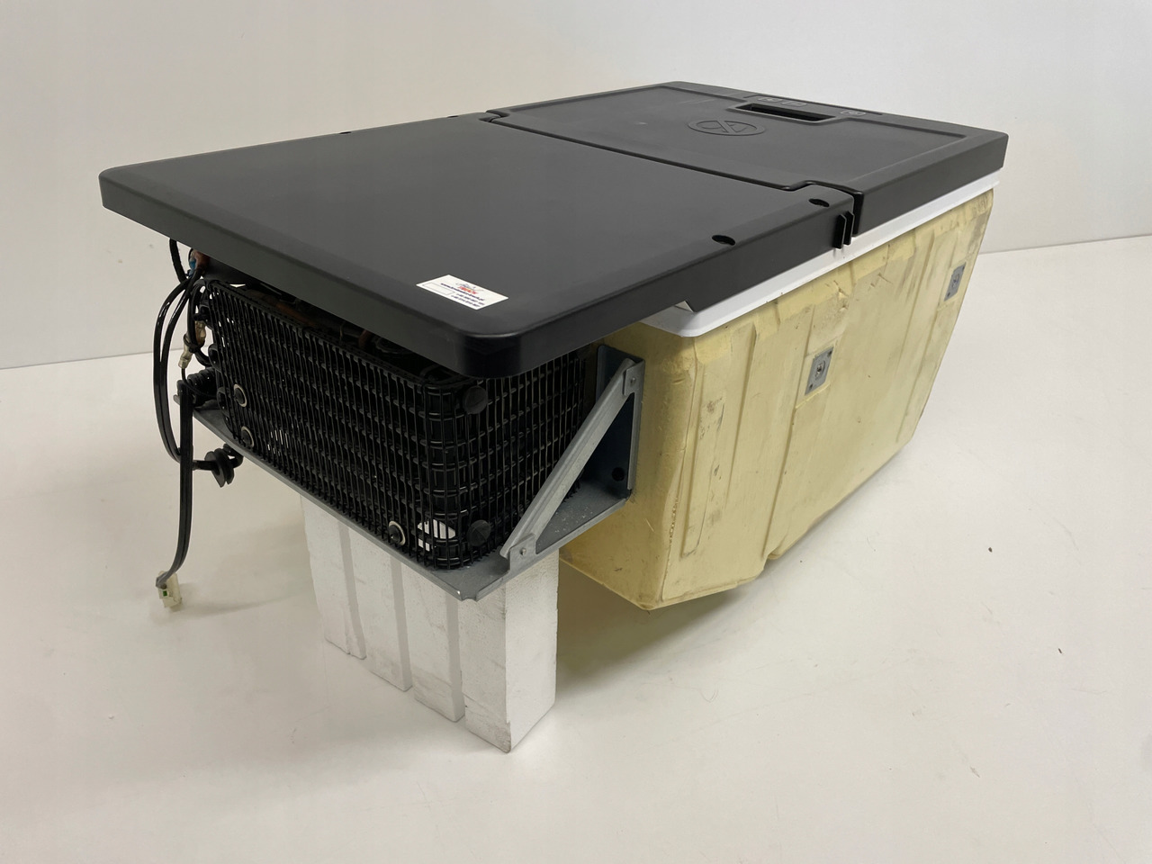 LODÓWKA CHŁODZIARKA MAN TGS TGL TGM 3 TGS3 EURO 6 81639106400 - Cabine et intérieur pour Camion: photos 4 LODÓWKA CHŁODZIARKA MAN TGS TGL TGM 3 TGS3 EURO 6 81639106400 - Cabine et intérieur pour Camion: photos 4