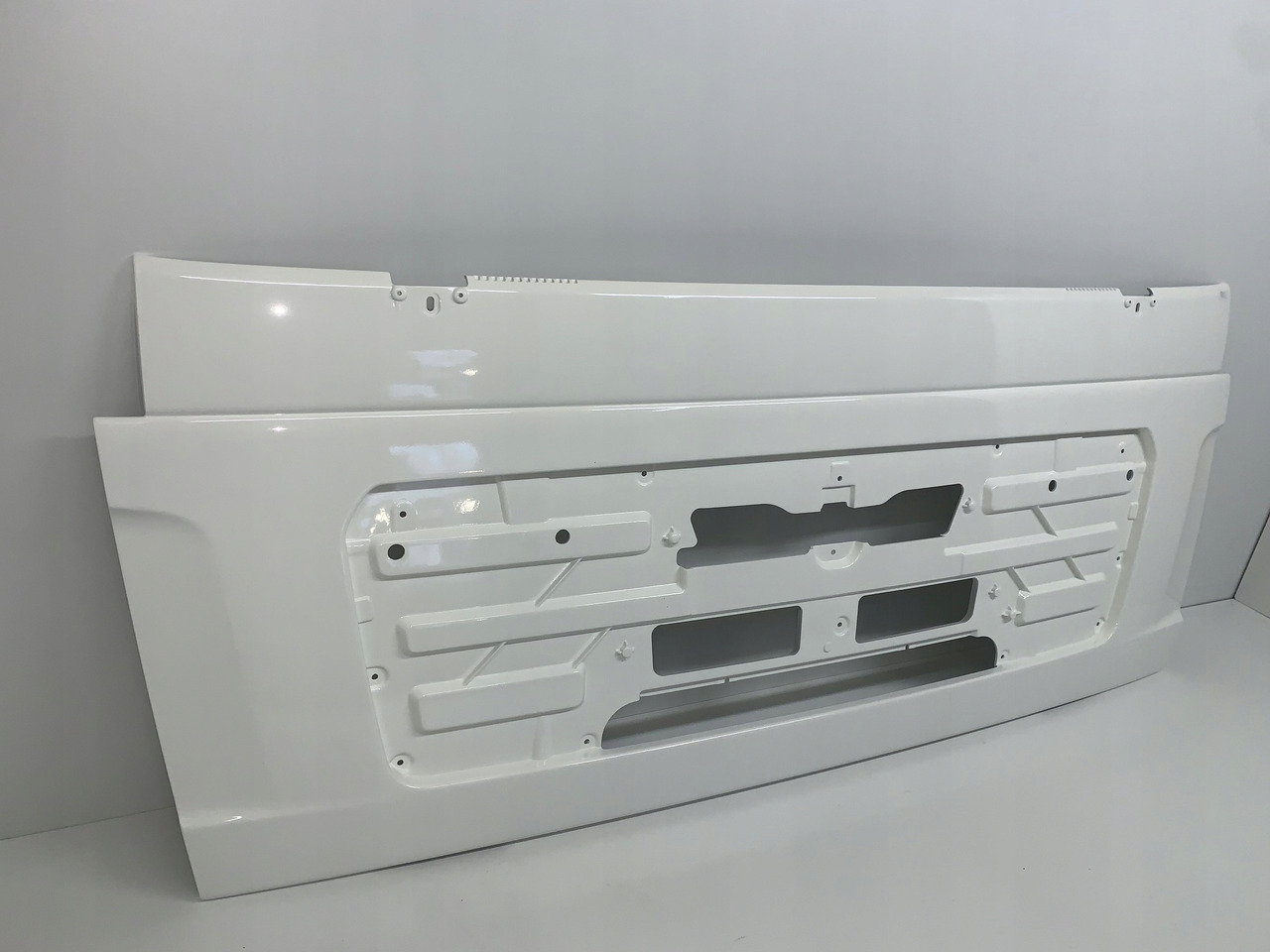 MASKA ATRAPA GRILL MAN TGL TGM NR 1812 - Capot pour Camion: photos 3 MASKA ATRAPA GRILL MAN TGL TGM NR 1812 - Capot pour Camion: photos 3