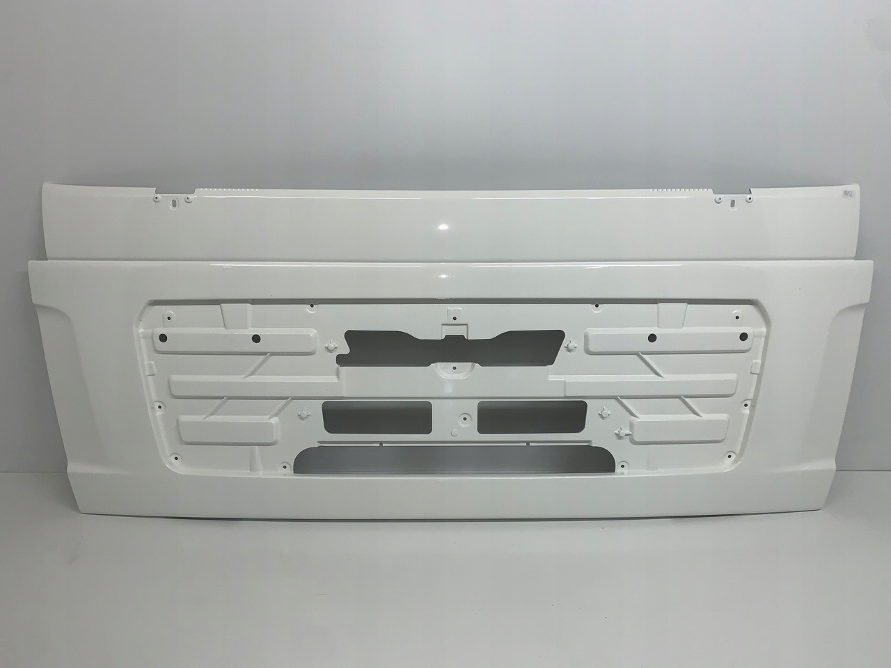 MASKA ATRAPA GRILL MAN TGL TGM NR 1812 - Capot pour Camion: photos 1 MASKA ATRAPA GRILL MAN TGL TGM NR 1812 - Capot pour Camion: photos 1