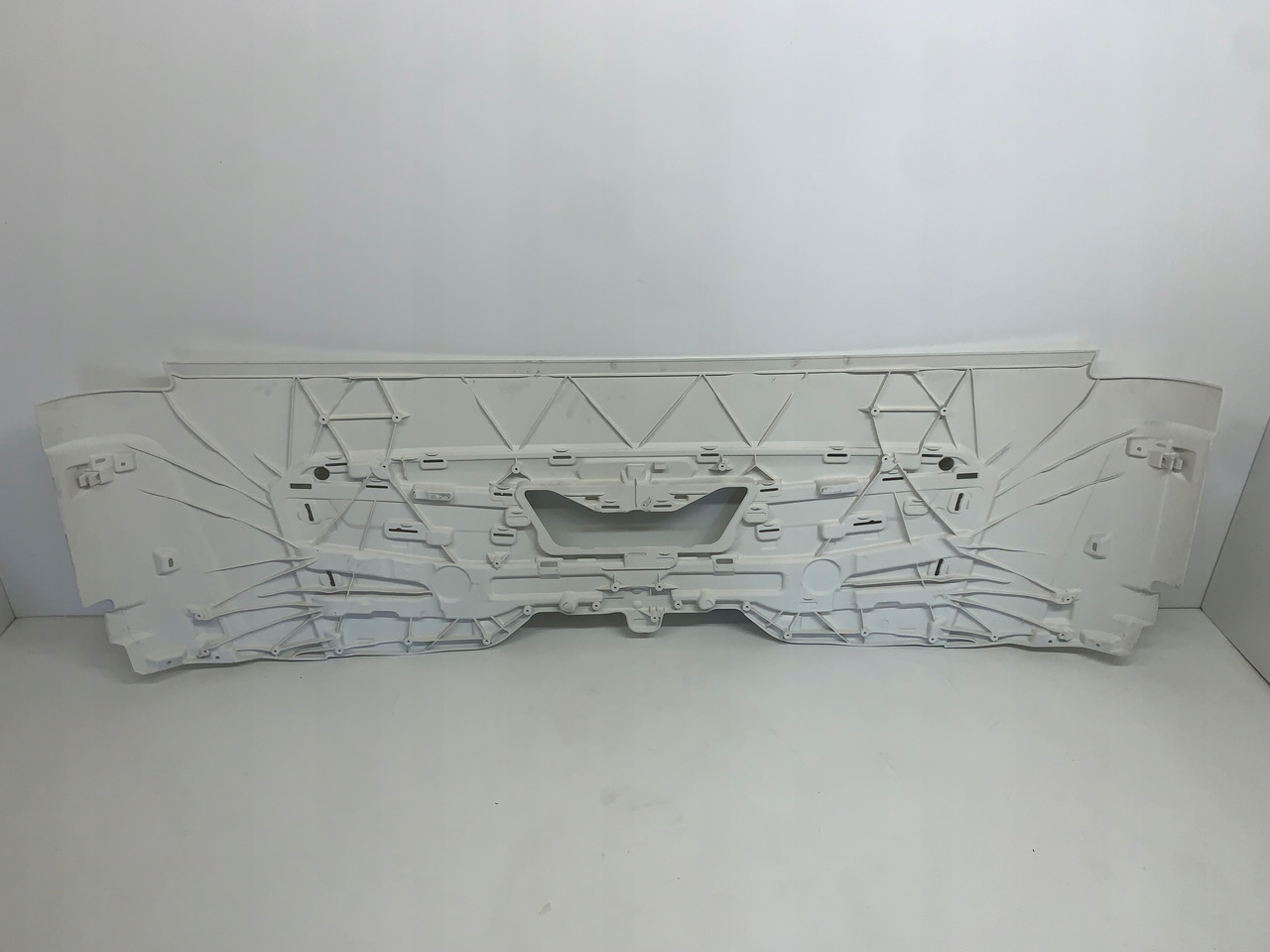 MASKA ATRAPA MAN TGL TGM TG3 TGS NOWY MODEL 2021 RAL 9010 - Capot pour Camion: photos 4 MASKA ATRAPA MAN TGL TGM TG3 TGS NOWY MODEL 2021 RAL 9010 - Capot pour Camion: photos 4