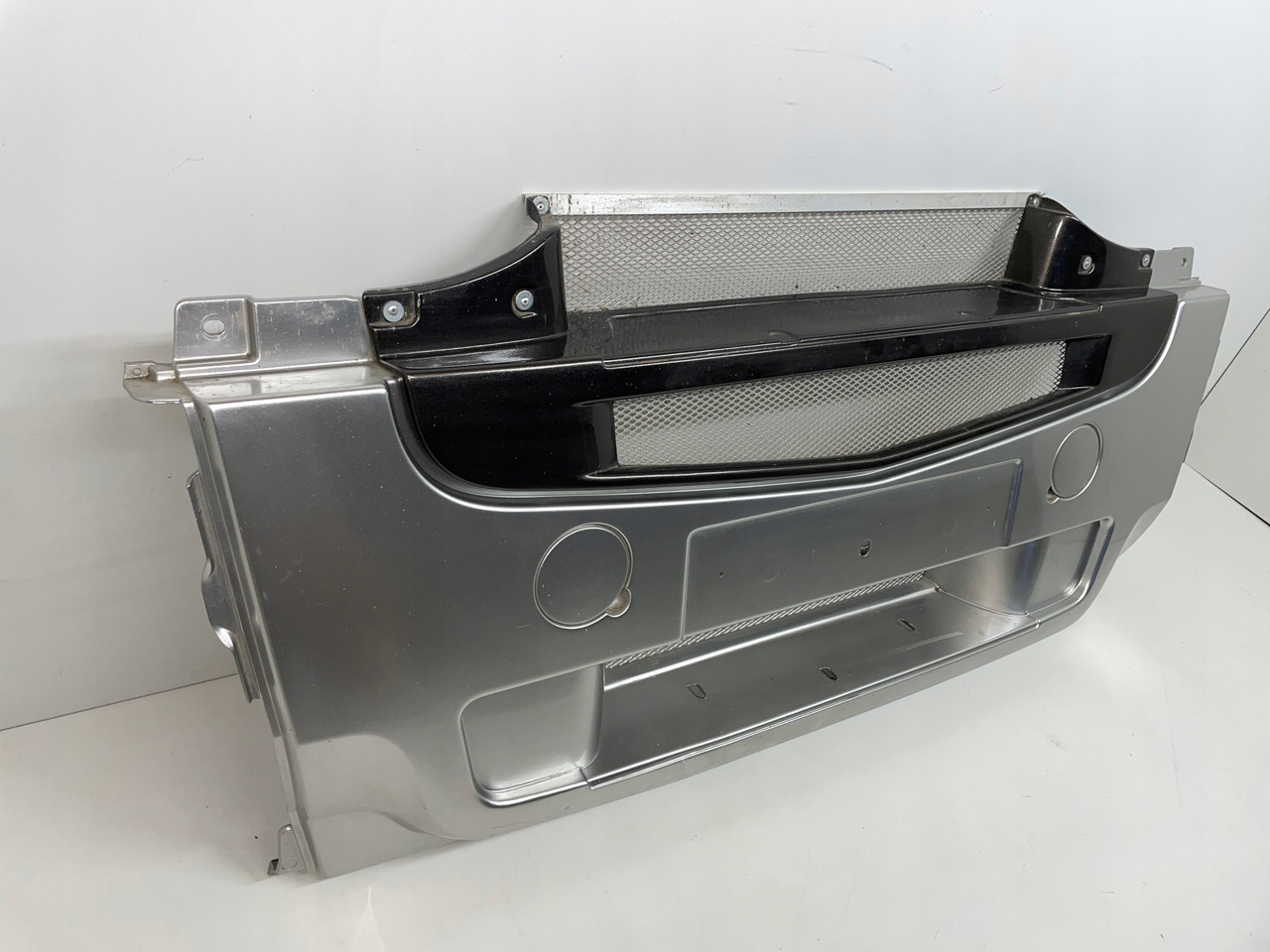 ŚRODEK ZDERZAK NAKŁADKA OSŁONA RENAULT MAGNUM DXI - Pare-chocs pour Camion: photos 3 ŚRODEK ZDERZAK NAKŁADKA OSŁONA RENAULT MAGNUM DXI - Pare-chocs pour Camion: photos 3