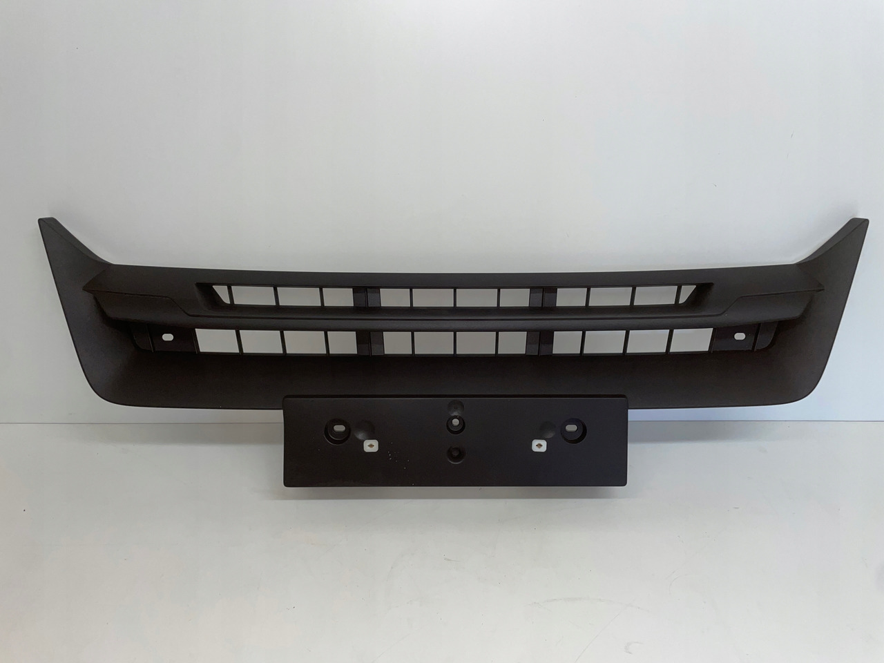 ŚRODKOWY GRILL CHROM ZDERZAKA MAN TGS TG3 TGS 3 ATRAPA 81416146086 - Marchepied: photos 1 ŚRODKOWY GRILL CHROM ZDERZAKA MAN TGS TG3 TGS 3 ATRAPA 81416146086 - Marchepied: photos 1