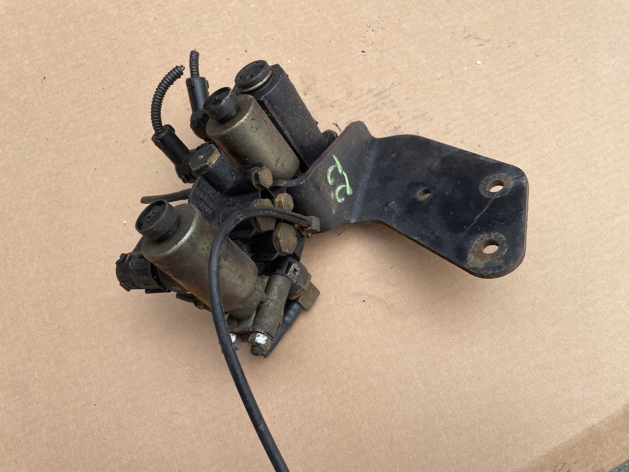 ZAWÓR ROZGAŁĘZIACZ MAN TGA TGS TGX TGM 81981836000 - Moteur et pièces pour Camion: photos 2 ZAWÓR ROZGAŁĘZIACZ MAN TGA TGS TGX TGM 81981836000 - Moteur et pièces pour Camion: photos 2