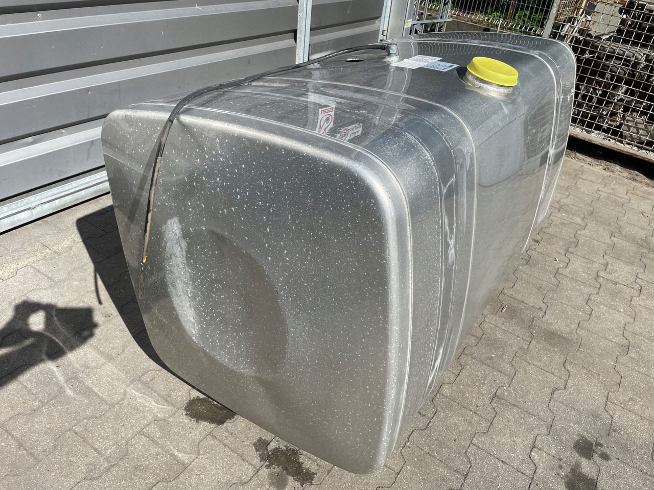 ZBIORNIK NA PALIWO MAN TGX TGS 580 L 81122016684 - Réservoir de carburant pour Camion: photos 5 ZBIORNIK NA PALIWO MAN TGX TGS 580 L 81122016684 - Réservoir de carburant pour Camion: photos 5