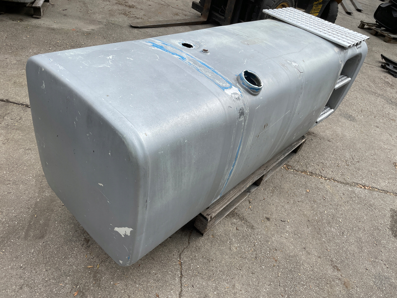 ZBIORNIK PALIWA MAN TGA TGX 910 L 81122015672 - Réservoir de carburant pour Camion: photos 2 ZBIORNIK PALIWA MAN TGA TGX 910 L 81122015672 - Réservoir de carburant pour Camion: photos 2