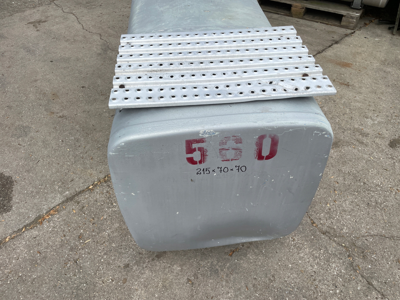 ZBIORNIK PALIWA MAN TGA TGX 910 L 81122015672 - Réservoir de carburant pour Camion: photos 4 ZBIORNIK PALIWA MAN TGA TGX 910 L 81122015672 - Réservoir de carburant pour Camion: photos 4