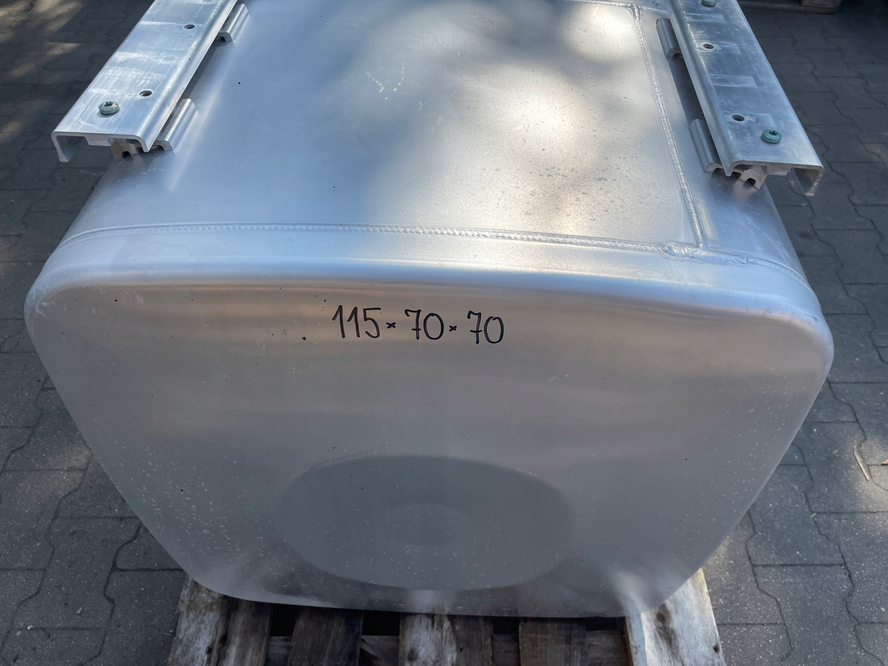 ZBIORNIK PALIWA MAN TGA TGX TGS 460 L 81122016831 - Réservoir de carburant pour Camion: photos 3 ZBIORNIK PALIWA MAN TGA TGX TGS 460 L 81122016831 - Réservoir de carburant pour Camion: photos 3