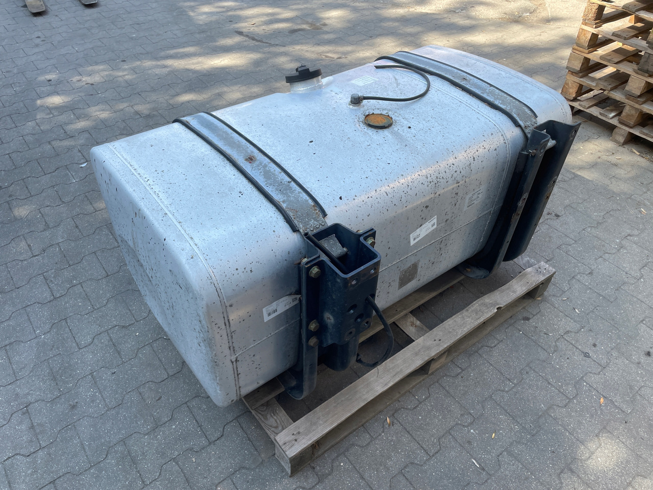 ZBIORNIK PALIWA MAN TGA TGX TGS 480 L LOW DECK 81122015841 - Réservoir de carburant pour Camion: photos 5 ZBIORNIK PALIWA MAN TGA TGX TGS 480 L LOW DECK 81122015841 - Réservoir de carburant pour Camion: photos 5