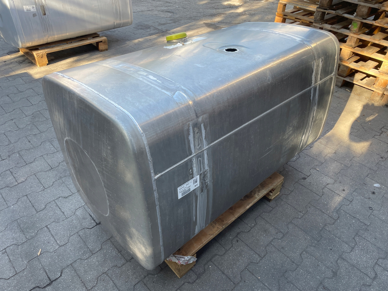 ZBIORNIK PALIWA MAN TGX TGS 580L 81122016934 - Réservoir de carburant pour Camion: photos 4 ZBIORNIK PALIWA MAN TGX TGS 580L 81122016934 - Réservoir de carburant pour Camion: photos 4