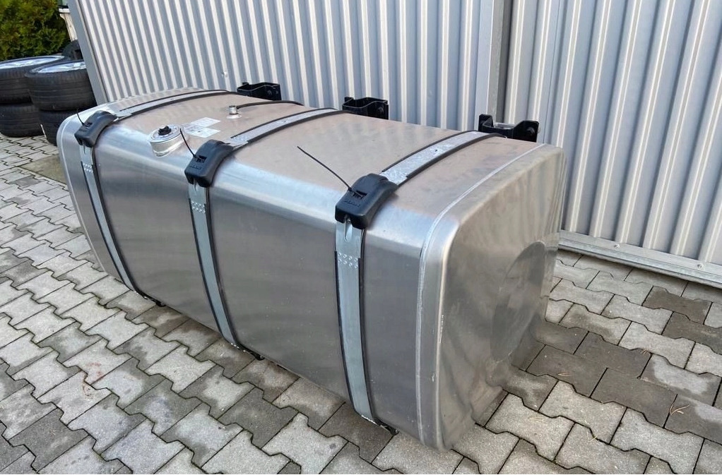 ZBIORNIK PALIWA MAN TGX TGS 710 L 81122016949 - Réservoir de carburant pour Camion: photos 2 ZBIORNIK PALIWA MAN TGX TGS 710 L 81122016949 - Réservoir de carburant pour Camion: photos 2