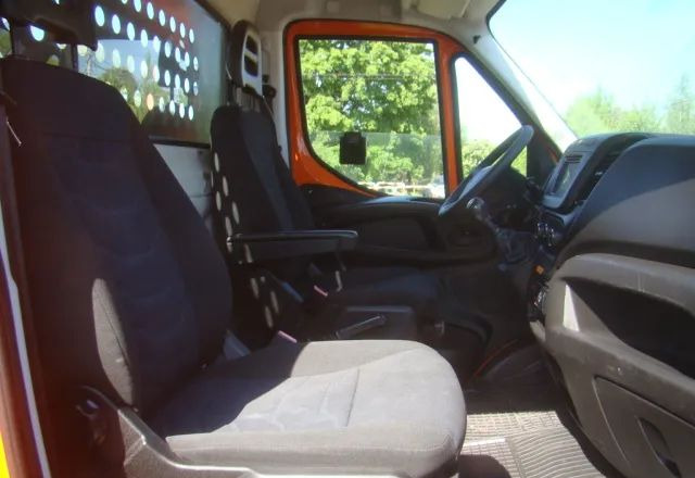 Utilitaire plateau Iveco DAILY 35 C 15 WINDA 750KG 3.5T NA HAKU: photos 10 Utilitaire plateau Iveco DAILY 35 C 15 WINDA 750KG 3.5T NA HAKU: photos 10