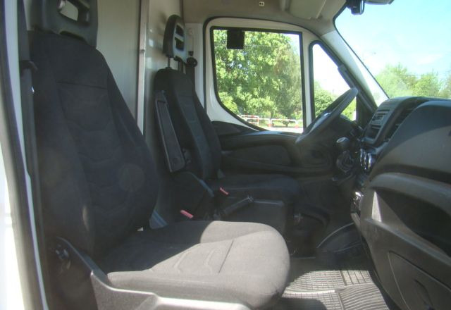 Camion fourgon Iveco DAILY 70 C 18 3.0TDI 5.45M WINDA 1000KG: photos 13