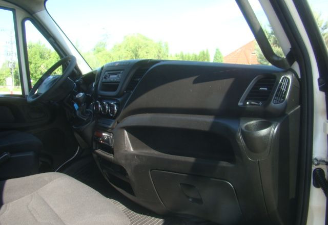 Camion fourgon Iveco DAILY 70 C 18 3.0TDI 5.45M WINDA 1000KG: photos 12