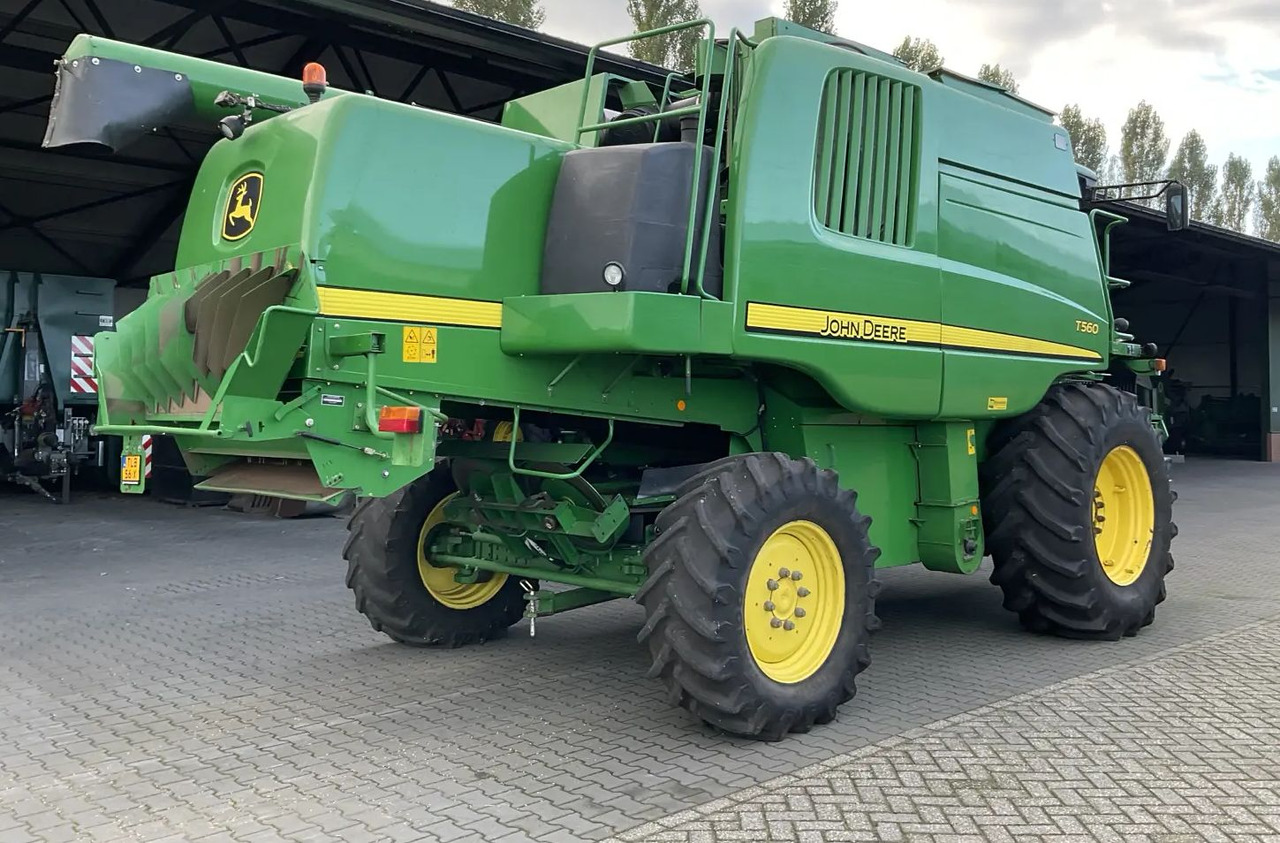 John Deere T560 - Moissonneuse-batteuse: photos 2 John Deere T560 - Moissonneuse-batteuse: photos 2