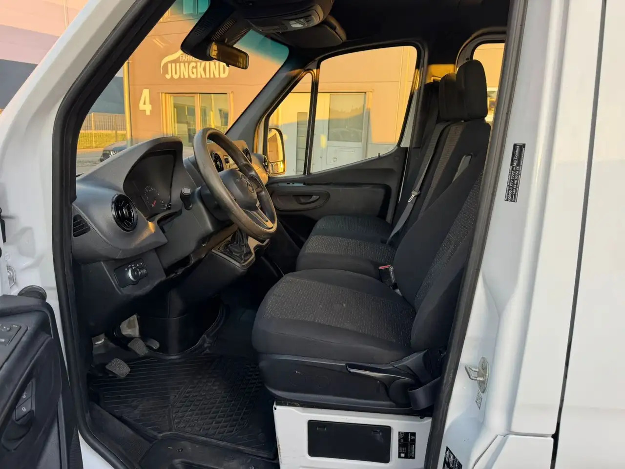 Mercedes-Benz Sprinter 317 CDI Lang DoKa Pritsche AHK 3,5t - Utilitaire plateau, Utilitaire double cabine: photos 3 Mercedes-Benz Sprinter 317 CDI Lang DoKa Pritsche AHK 3,5t - Utilitaire plateau, Utilitaire double cabine: photos 3