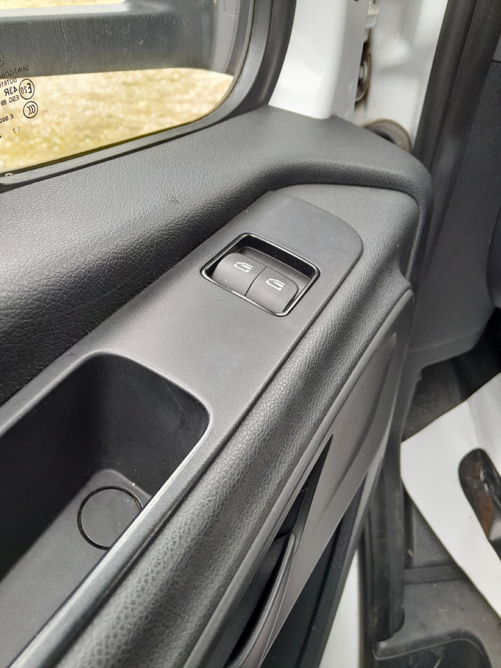 MERCEDES-BENZ Sprinter - Utilitaire plateau: photos 4 MERCEDES-BENZ Sprinter - Utilitaire plateau: photos 4