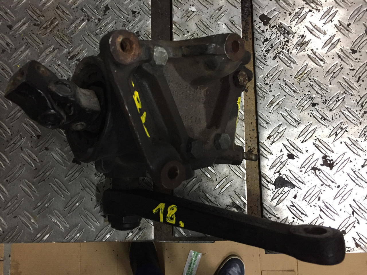 Gebrauchtes Lenkgetriebe DB 307, Artikel - Nr.: 81.9999 - 9999 - Boîtier de direction pour Camion: photos 5 Gebrauchtes Lenkgetriebe DB 307, Artikel - Nr.: 81.9999 - 9999 - Boîtier de direction pour Camion: photos 5