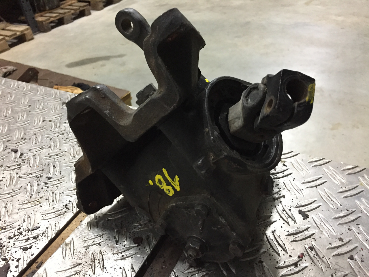 Gebrauchtes Lenkgetriebe DB 307, Artikel - Nr.: 81.9999 - 9999 - Boîtier de direction pour Camion: photos 3 Gebrauchtes Lenkgetriebe DB 307, Artikel - Nr.: 81.9999 - 9999 - Boîtier de direction pour Camion: photos 3