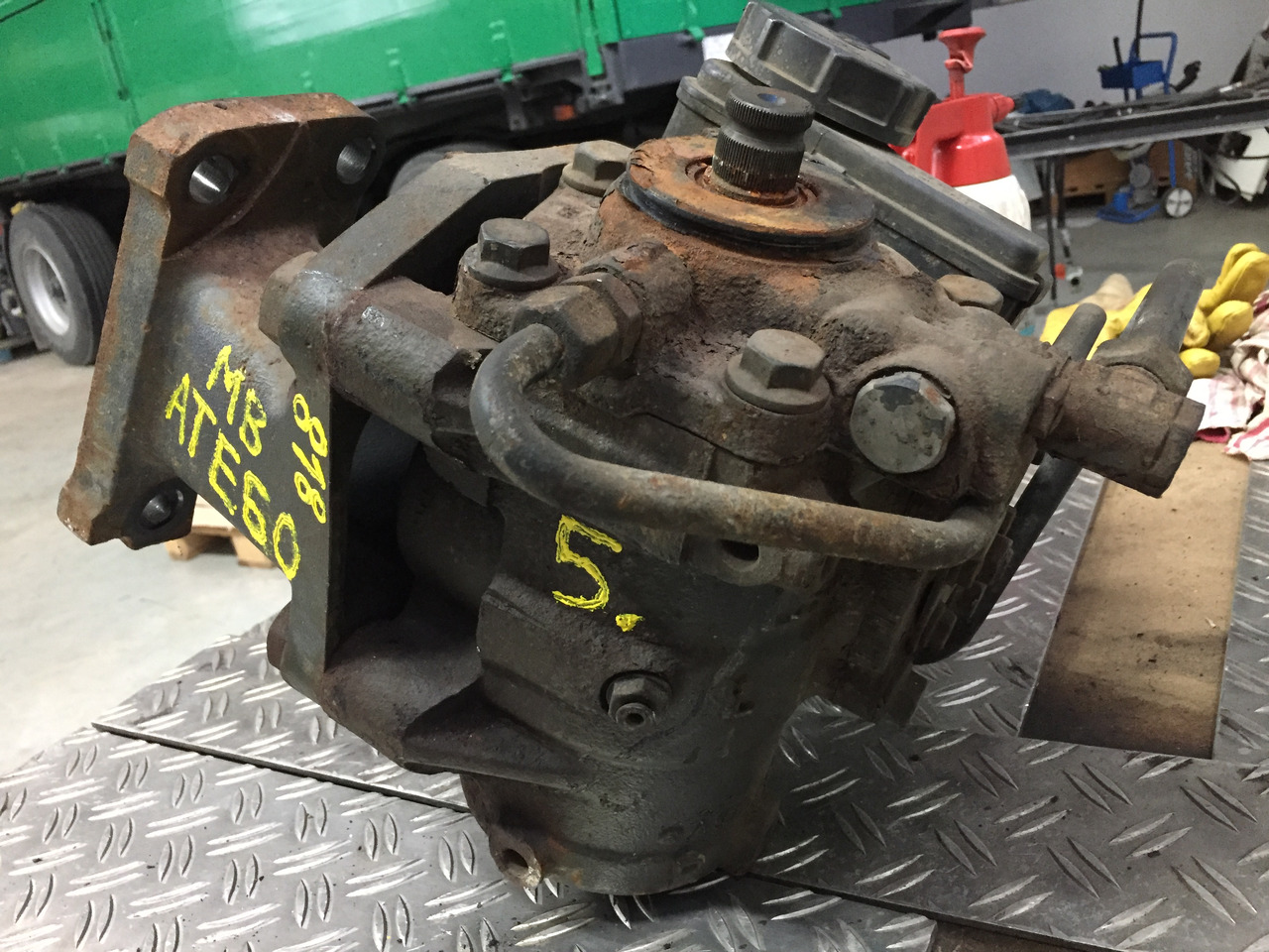 Gebrauchtes Lenkgetriebe DB Atego 818, Artikel - Nr.: A 970 460 08 00 - Boîtier de direction pour Camion: photos 3 Gebrauchtes Lenkgetriebe DB Atego 818, Artikel - Nr.: A 970 460 08 00 - Boîtier de direction pour Camion: photos 3