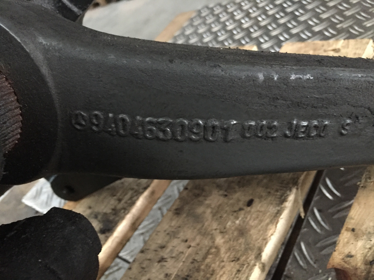 Gebrauchtes Lenkgetriebe LS 8 BK, DB 1824 Axor, Artikel - Nr.: A 940 460 33 00 - Boîtier de direction pour Camion: photos 2 Gebrauchtes Lenkgetriebe LS 8 BK, DB 1824 Axor, Artikel - Nr.: A 940 460 33 00 - Boîtier de direction pour Camion: photos 2