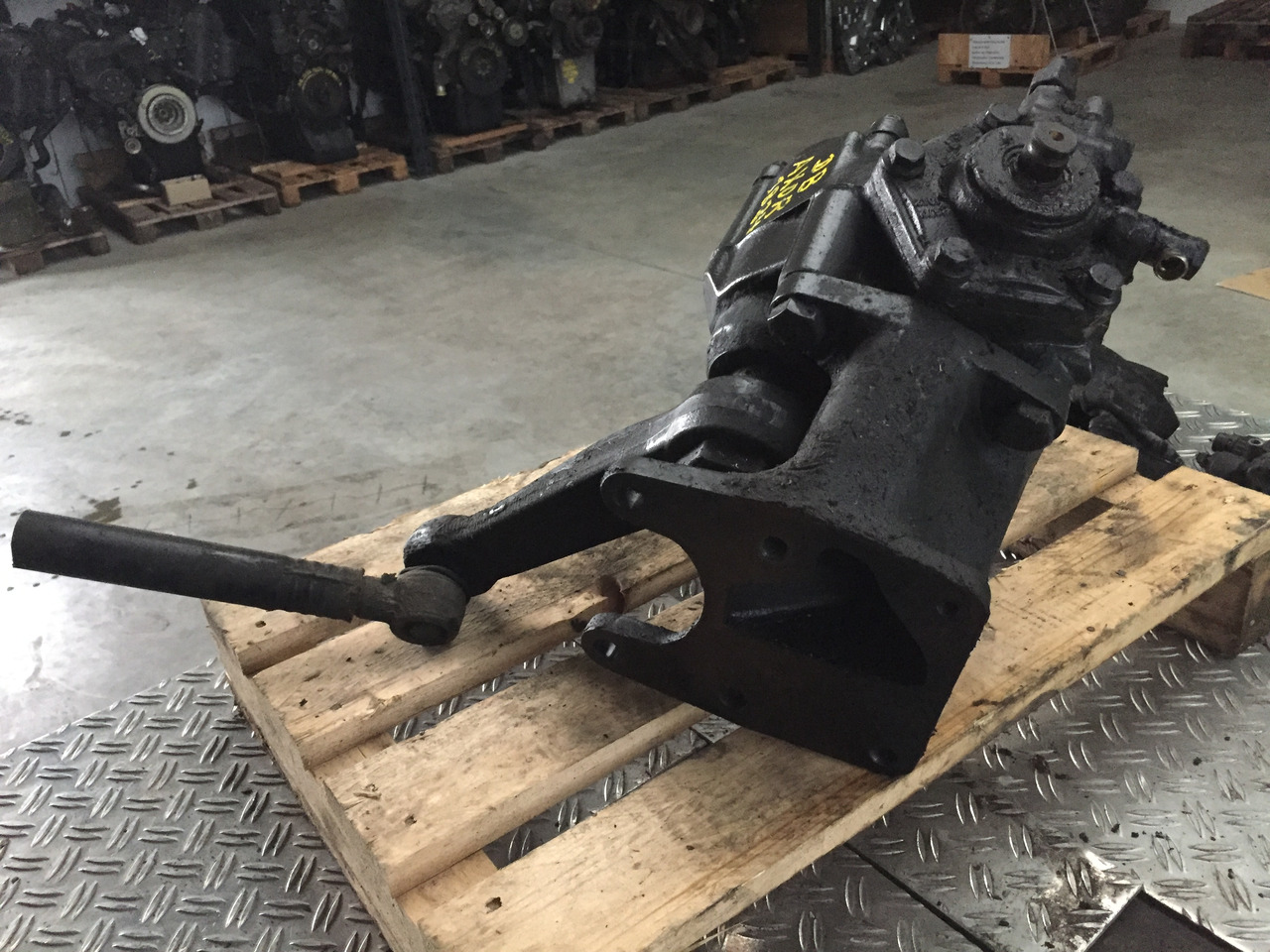 Gebrauchtes Lenkgetriebe LS 8 BK, DB 1824 Axor, Artikel - Nr.: A 940 460 33 00 - Boîtier de direction pour Camion: photos 5 Gebrauchtes Lenkgetriebe LS 8 BK, DB 1824 Axor, Artikel - Nr.: A 940 460 33 00 - Boîtier de direction pour Camion: photos 5