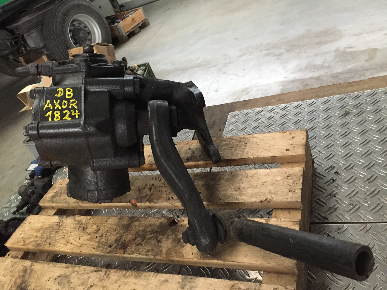 Gebrauchtes Lenkgetriebe LS 8 BK, DB 1824 Axor, Artikel - Nr.: A 940 460 33 00 - Boîtier de direction pour Camion: photos 3 Gebrauchtes Lenkgetriebe LS 8 BK, DB 1824 Axor, Artikel - Nr.: A 940 460 33 00 - Boîtier de direction pour Camion: photos 3