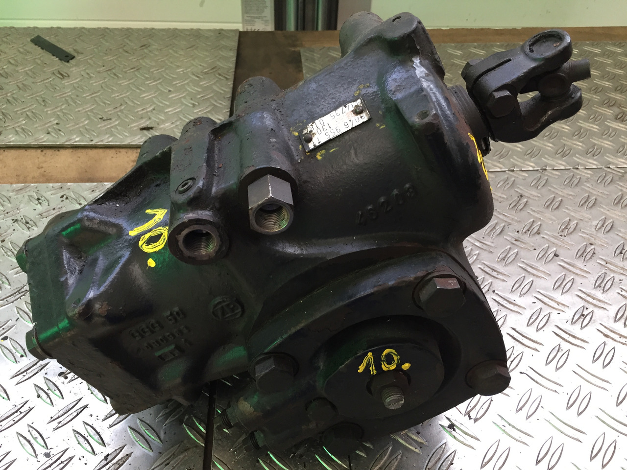 Gebrauchtes Lenkgetriebe MAN F 8, 24.291, Artikel - Nr.: 81.9999 - 9999 - Boîtier de direction pour Camion: photos 1 Gebrauchtes Lenkgetriebe MAN F 8, 24.291, Artikel - Nr.: 81.9999 - 9999 - Boîtier de direction pour Camion: photos 1