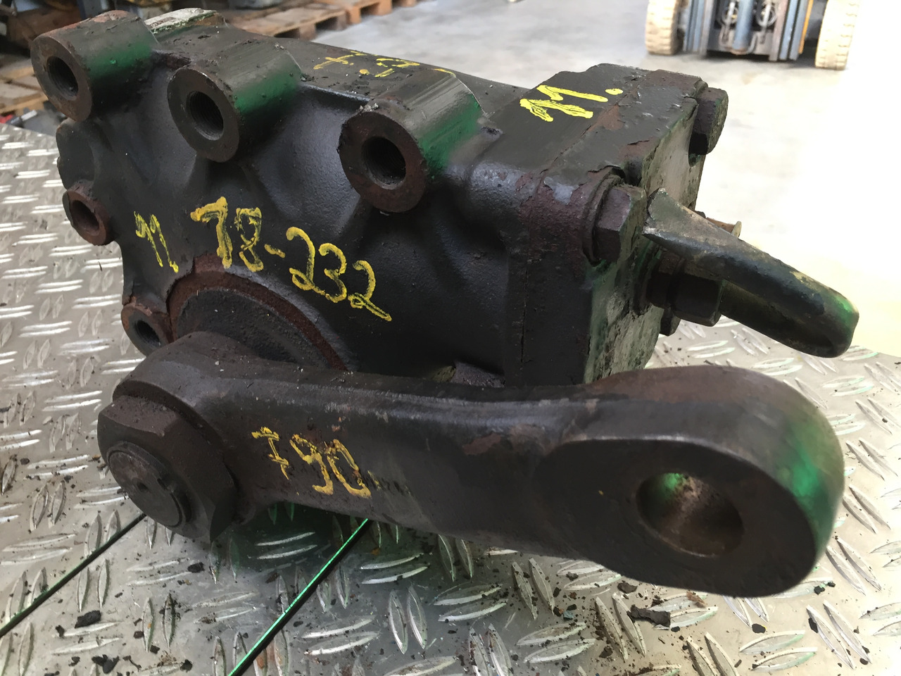 Gebrauchtes Lenkgetriebe MAN F 90, 18.232, Artikel - Nr.: 81.9999 - 9999 - Boîtier de direction pour Camion: photos 1 Gebrauchtes Lenkgetriebe MAN F 90, 18.232, Artikel - Nr.: 81.9999 - 9999 - Boîtier de direction pour Camion: photos 1