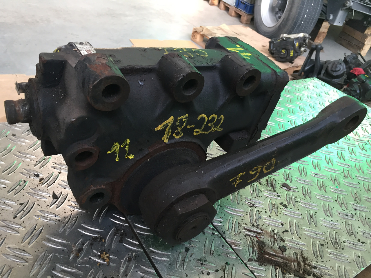 Gebrauchtes Lenkgetriebe MAN F 90, 18.232, Artikel - Nr.: 81.9999 - 9999 - Boîtier de direction pour Camion: photos 3 Gebrauchtes Lenkgetriebe MAN F 90, 18.232, Artikel - Nr.: 81.9999 - 9999 - Boîtier de direction pour Camion: photos 3