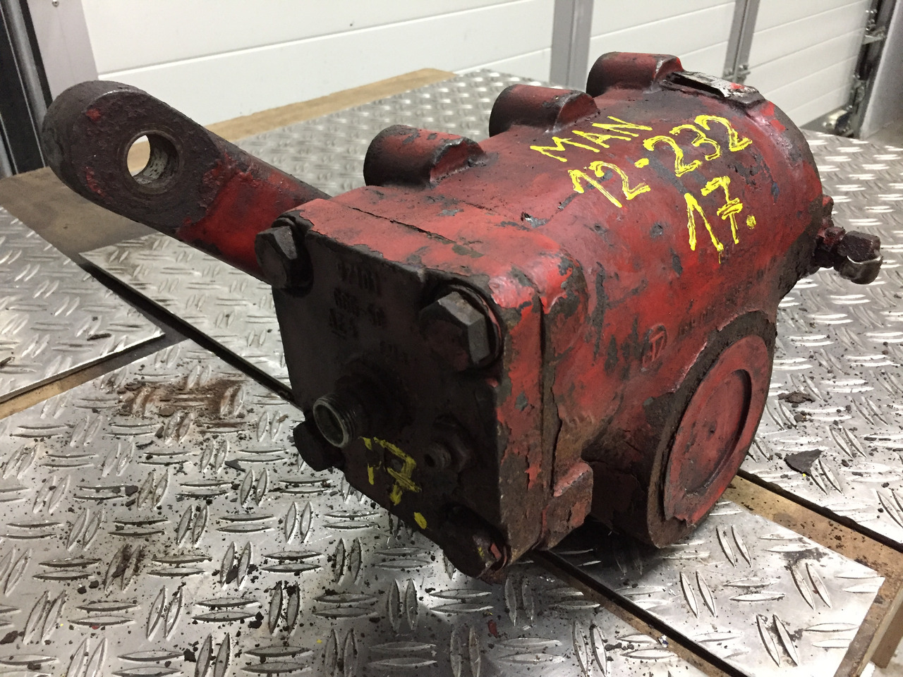 Gebrauchtes Lenkgetriebe MAN F90, 12.232, Artikel - Nr.: 81.9999 - 9999 - Boîtier de direction pour Camion: photos 2 Gebrauchtes Lenkgetriebe MAN F90, 12.232, Artikel - Nr.: 81.9999 - 9999 - Boîtier de direction pour Camion: photos 2