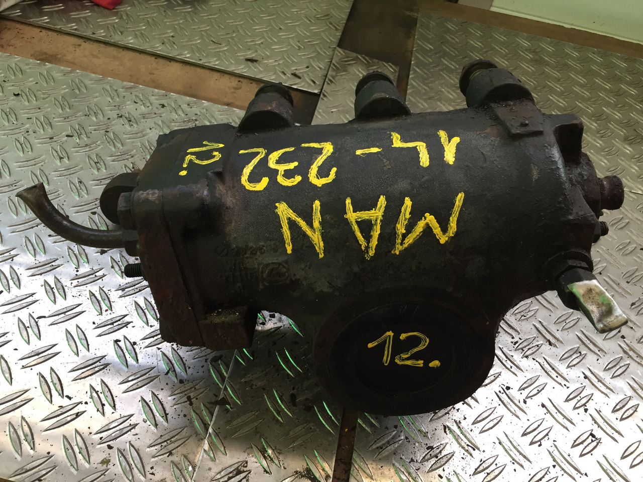 Gebrauchtes Lenkgetriebe MAN F90, 14.232, Artikel - Nr.: 81.9999 - 9999 - Boîtier de direction pour Camion: photos 3 Gebrauchtes Lenkgetriebe MAN F90, 14.232, Artikel - Nr.: 81.9999 - 9999 - Boîtier de direction pour Camion: photos 3