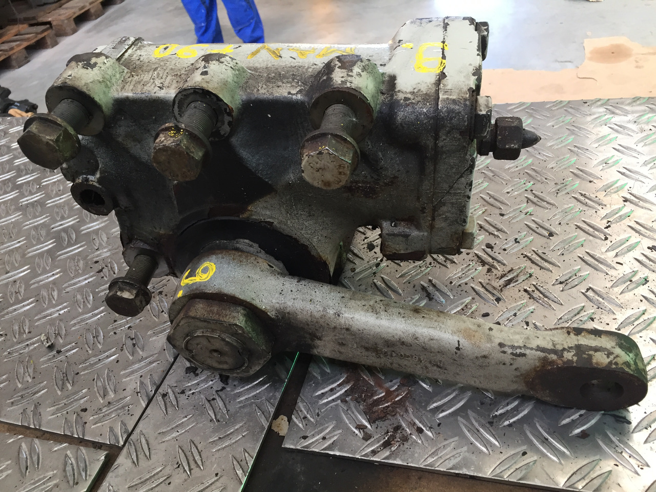 Gebrauchtes Lenkgetriebe MAN F90, 17.232, Artikel - Nr.: 81.9999 - 9999 - Boîtier de direction pour Camion: photos 1 Gebrauchtes Lenkgetriebe MAN F90, 17.232, Artikel - Nr.: 81.9999 - 9999 - Boîtier de direction pour Camion: photos 1