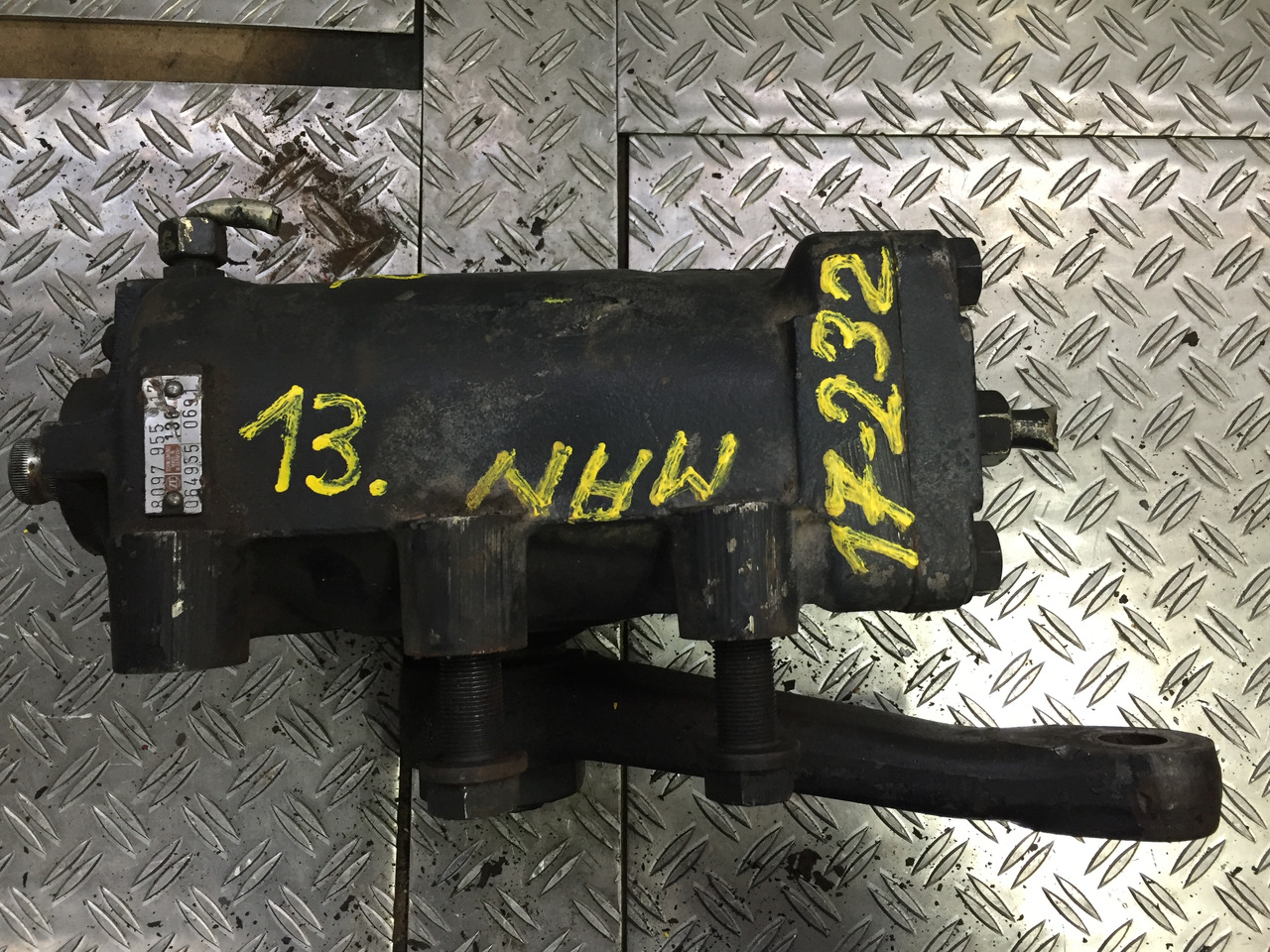 Gebrauchtes Lenkgetriebe MAN F90, 17.232, Artikel - Nr.: 81.9999 - 9999 - Boîtier de direction pour Camion: photos 5 Gebrauchtes Lenkgetriebe MAN F90, 17.232, Artikel - Nr.: 81.9999 - 9999 - Boîtier de direction pour Camion: photos 5