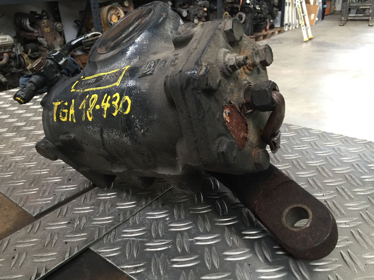 Gebrauchtes Lenkgetriebe MAN TGA 18.430, Artikel - Nr.: 81.46200-6410 - Boîtier de direction pour Camion: photos 1 Gebrauchtes Lenkgetriebe MAN TGA 18.430, Artikel - Nr.: 81.46200-6410 - Boîtier de direction pour Camion: photos 1