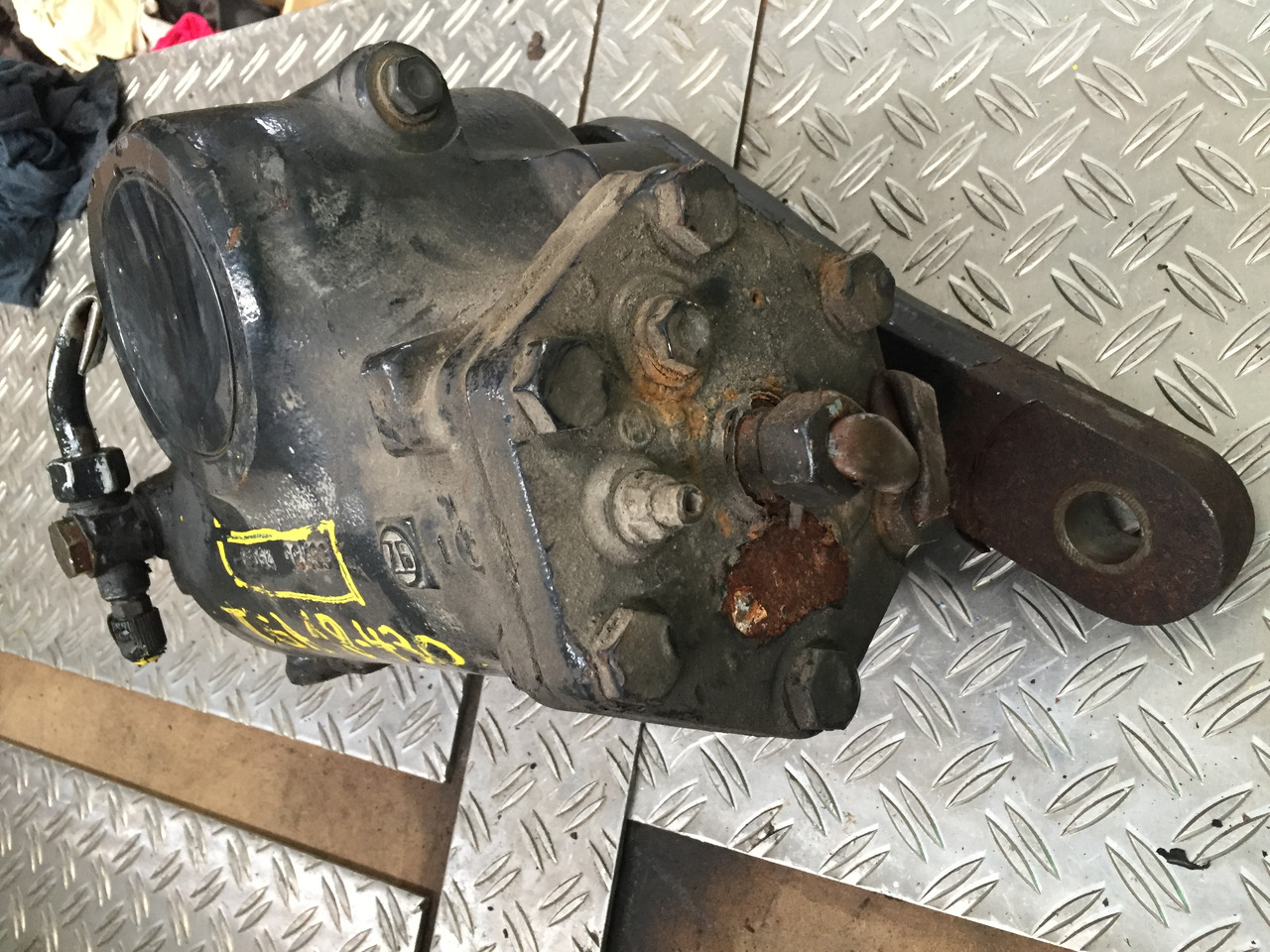 Gebrauchtes Lenkgetriebe MAN TGA 18.430, Artikel - Nr.: 81.46200-6410 - Boîtier de direction pour Camion: photos 3 Gebrauchtes Lenkgetriebe MAN TGA 18.430, Artikel - Nr.: 81.46200-6410 - Boîtier de direction pour Camion: photos 3