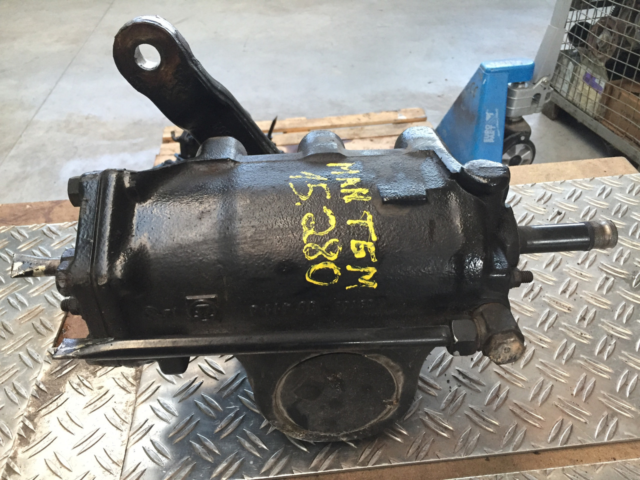 Gebrauchtes Lenkgetriebe, MAN TGM 15.280, Artikel - Nr. : 85.46200 - 6019 - Boîtier de direction pour Camion: photos 1 Gebrauchtes Lenkgetriebe, MAN TGM 15.280, Artikel - Nr. : 85.46200 - 6019 - Boîtier de direction pour Camion: photos 1