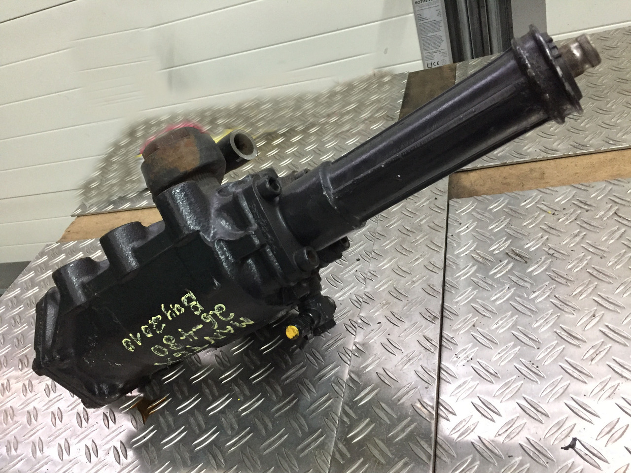 Gebrauchtes Lenkgetriebe MAN TGX 26.480 XXL, Artikel - Nr.: 81.46200 - 6541 - Boîtier de direction pour Camion: photos 1 Gebrauchtes Lenkgetriebe MAN TGX 26.480 XXL, Artikel - Nr.: 81.46200 - 6541 - Boîtier de direction pour Camion: photos 1