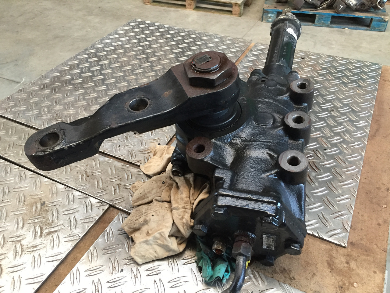 Gebrauchtes Lenkgetriebe, mechanisch, MAN TGA 26.440 XXL, Artikel - Nr. : 81.46200 - 6427 - Boîtier de direction pour Camion: photos 1 Gebrauchtes Lenkgetriebe, mechanisch, MAN TGA 26.440 XXL, Artikel - Nr. : 81.46200 - 6427 - Boîtier de direction pour Camion: photos 1