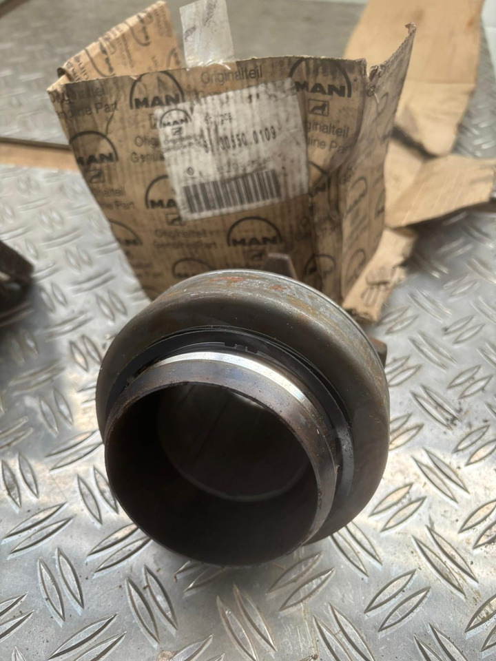 Neuwertiges MAN Ausrücklager, Kupplungssatz, Artikel - Nr. : 81.30550 - 0109 - Embrayage et pièces pour Camion: photos 4 Neuwertiges MAN Ausrücklager, Kupplungssatz, Artikel - Nr. : 81.30550 - 0109 - Embrayage et pièces pour Camion: photos 4