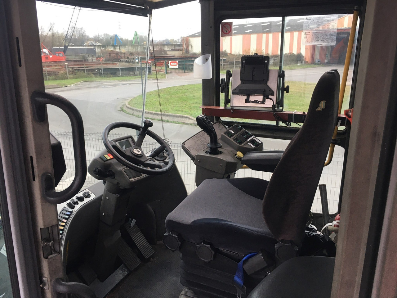 KALMAR DRD 450 80 S5XS - Reach stacker: photos 5 KALMAR DRD 450 80 S5XS - Reach stacker: photos 5