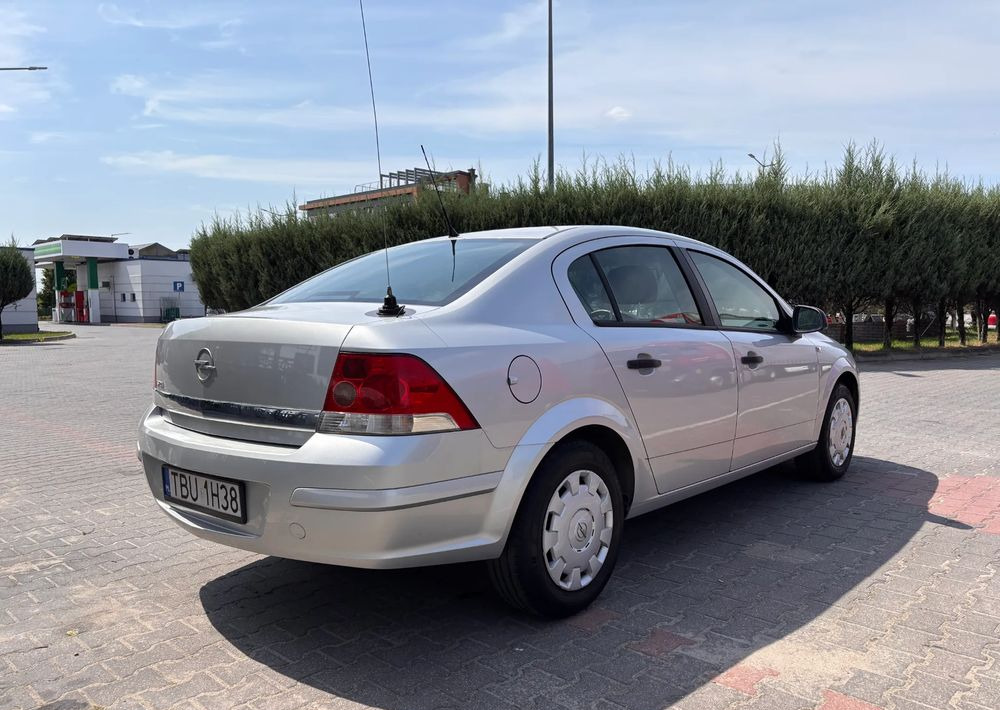 Opel Astra 1.6 Edition - Berline: photos 4 Opel Astra 1.6 Edition - Berline: photos 4