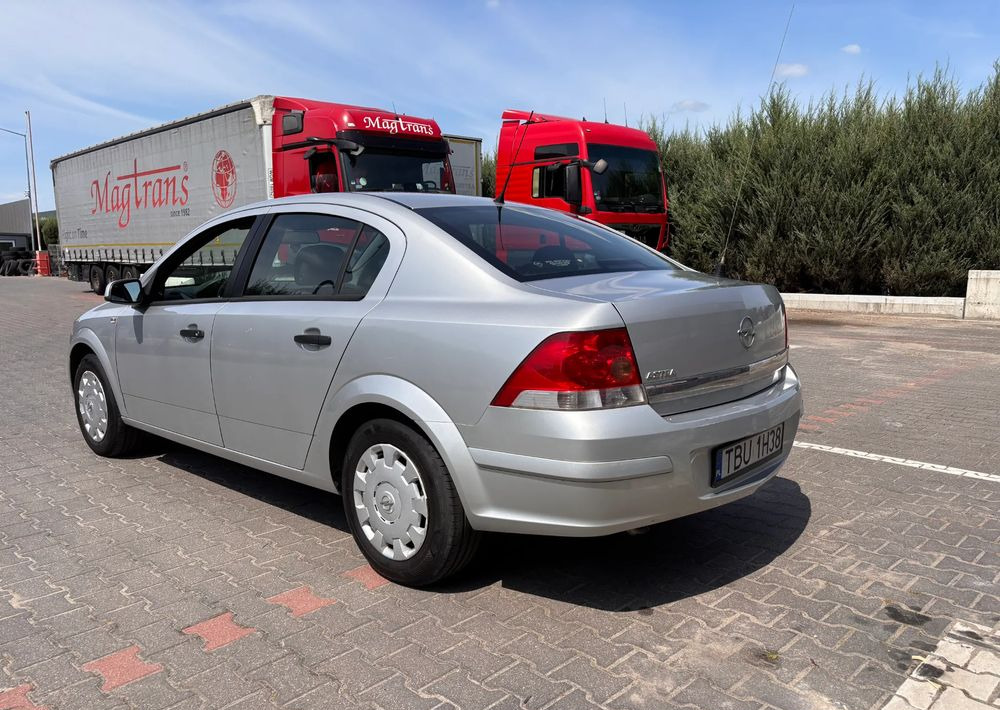 Opel Astra 1.6 Edition - Berline: photos 5 Opel Astra 1.6 Edition - Berline: photos 5