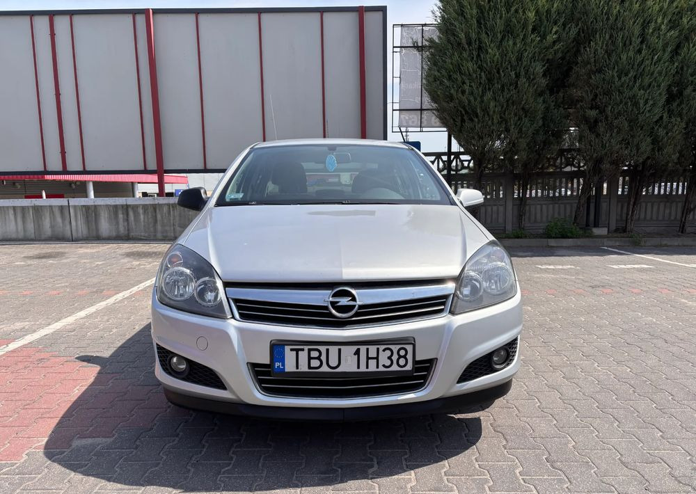 Opel Astra 1.6 Edition - Berline: photos 3 Opel Astra 1.6 Edition - Berline: photos 3