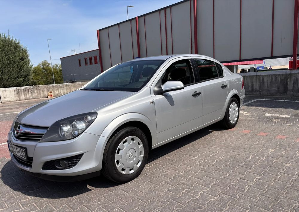 Opel Astra 1.6 Edition - Berline: photos 2 Opel Astra 1.6 Edition - Berline: photos 2